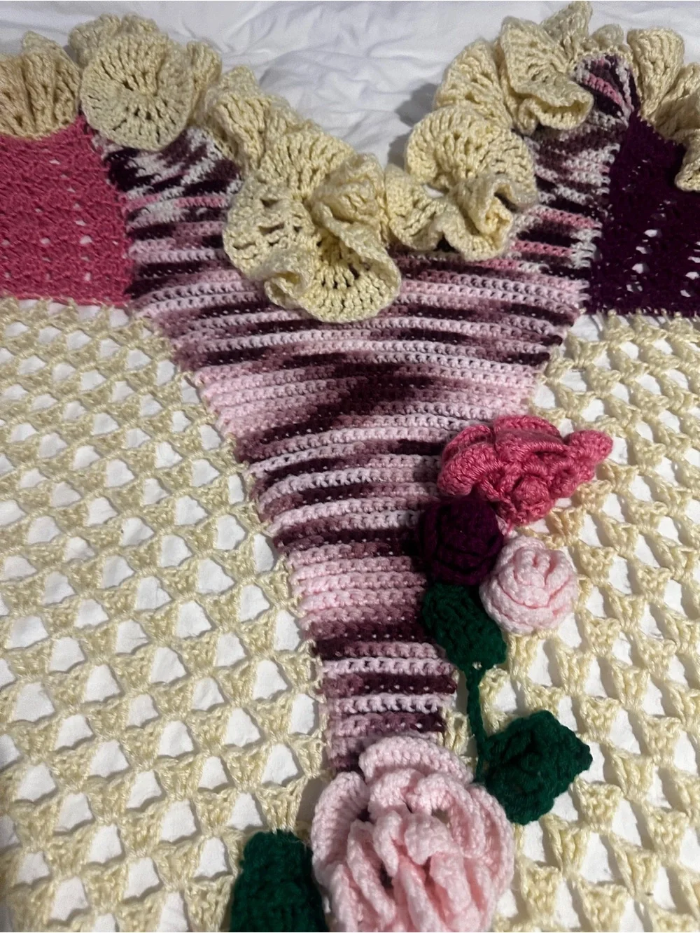 Hand Crocheted Heart Throw Blanket Bed Topper Cottagecore Heirloom Floral‎